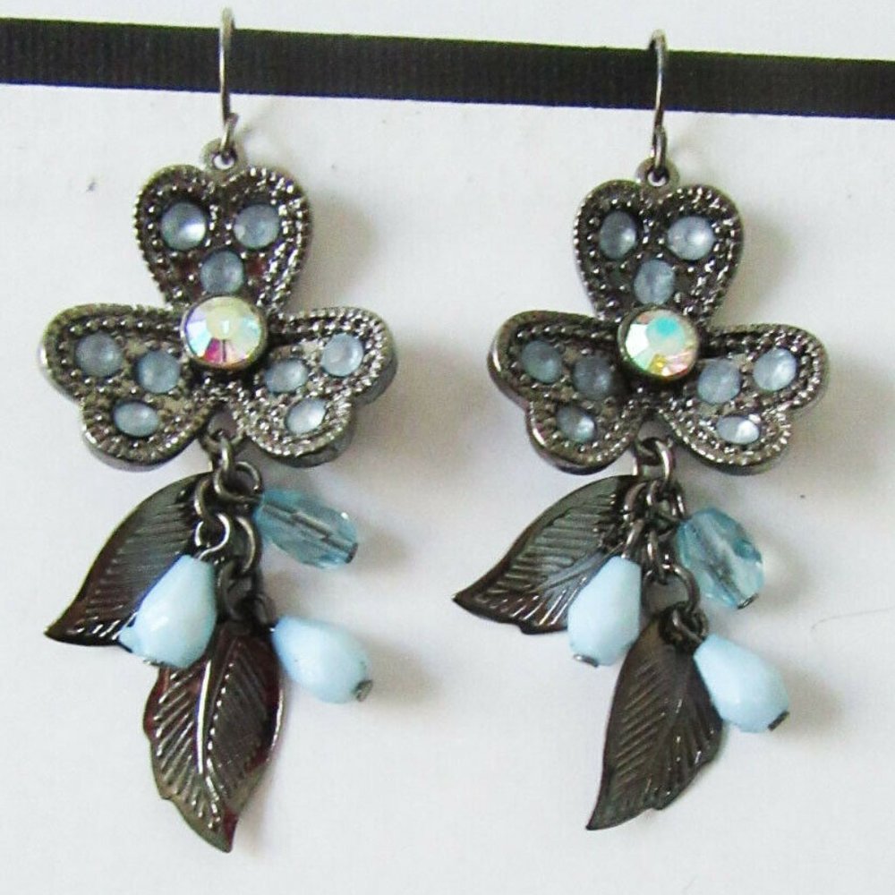 A-242 White House Black Market Jewelry Blue CutCrystals Flower Earrings Hematite
